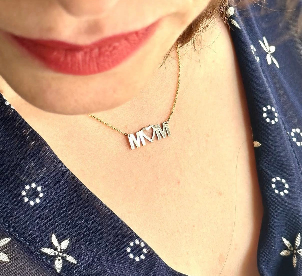 MOM necklace