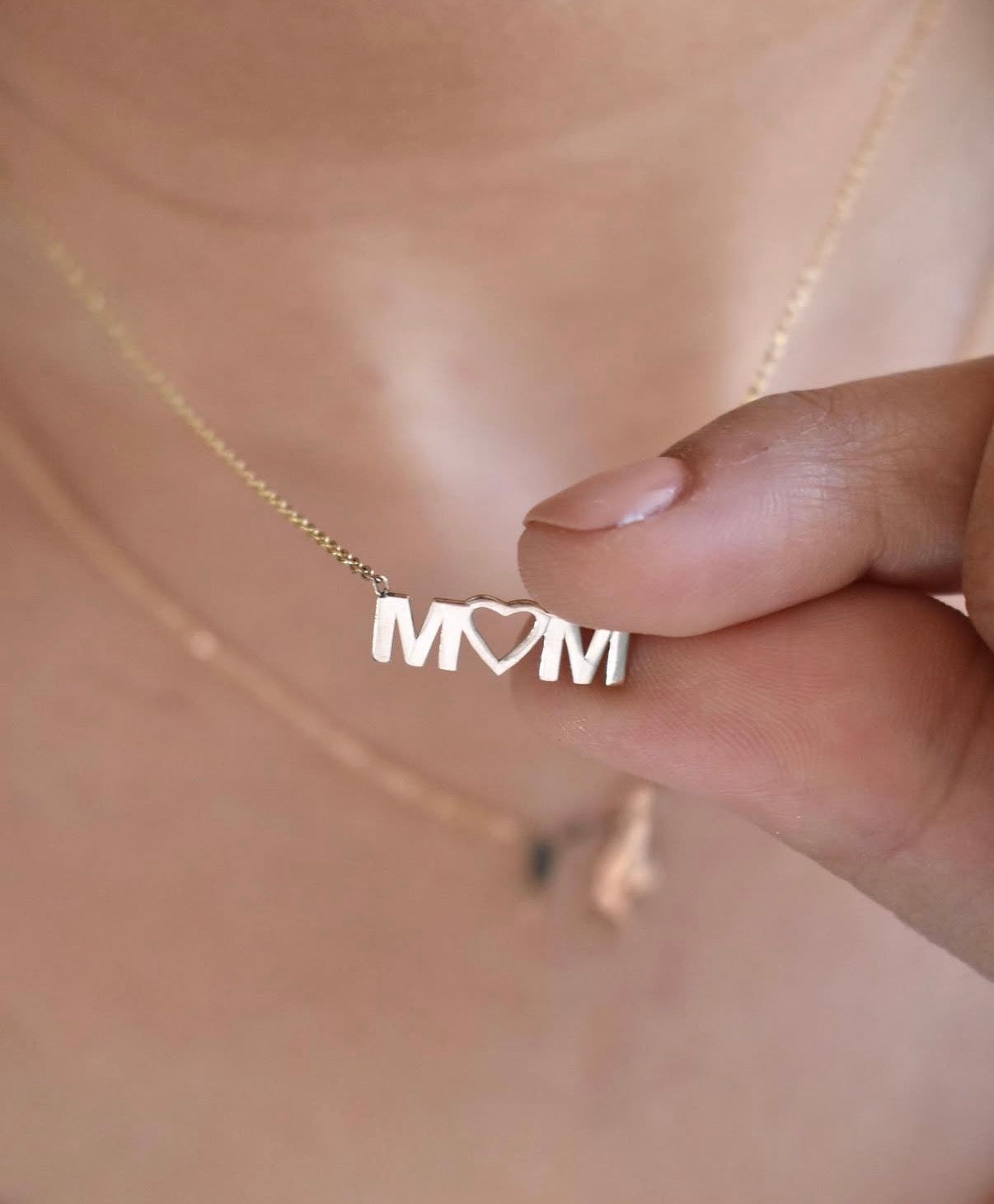MOM necklace