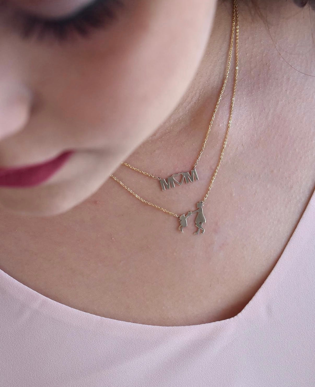 MOM necklace