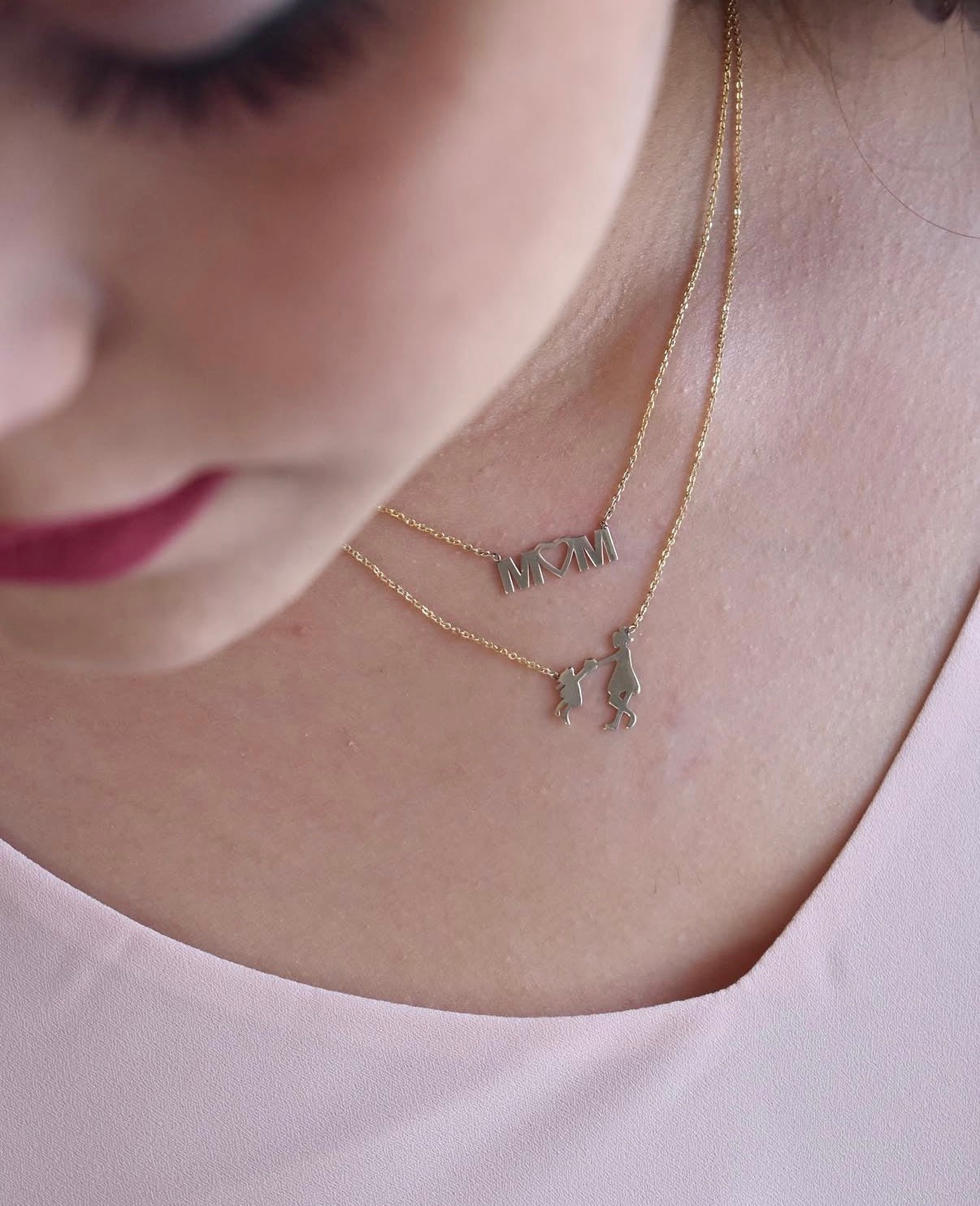 MOM necklace